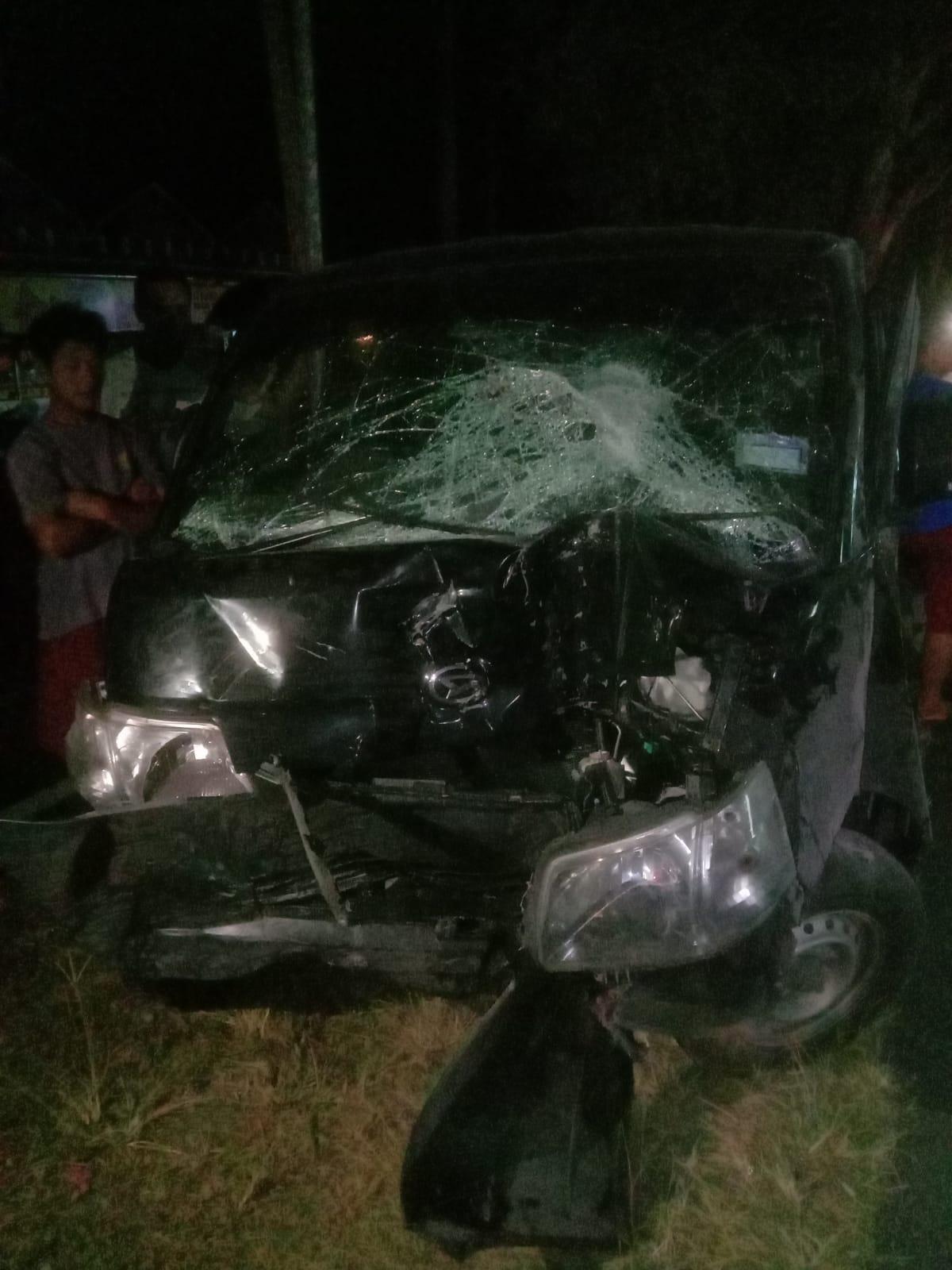 Tragis Dua Mobil Pick Up Tabrakan Di Depan Rumah Sakit Puluhan