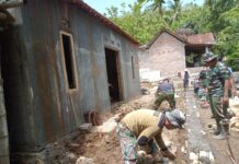 Anggota TNI Kodim 0730/Gunungkidul Kebut Rumah Warga