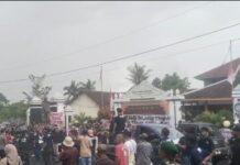 Dana Desa Bocor!! Warga Geruduk Kantor Kalurahan Dan Tuntut Proses Hukum Oknum Yang Terlibat