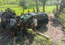 Mobil yang Dikemudikan Warga Selang Masuk Jurang di Mulusan