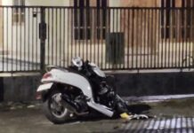 Honda Scoopy Remuk Usai Tabrakan Dengan Truck, Pemotor Alami Luka Ringan