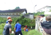 Tragis !! Bocah SD Jatuh Dari Atas Jembatan Hingga Patah Tulang