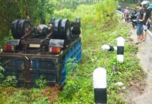 Truk Dump Terbalik di Tanjakan Song Be Susong Bantul