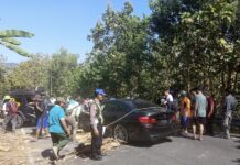 Mobil BMW Terbalik di Tikungan Irung Petruk