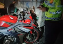 Tabrak Pick Up Parkir di Jalan Bandung Playen, Pemotor Tidak Sadarkan Diri